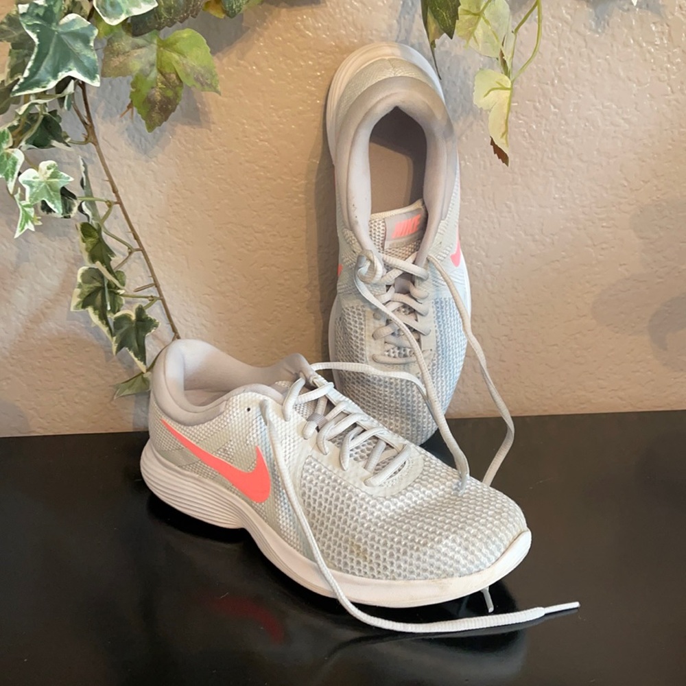 Nike Womens Tennis Shoe